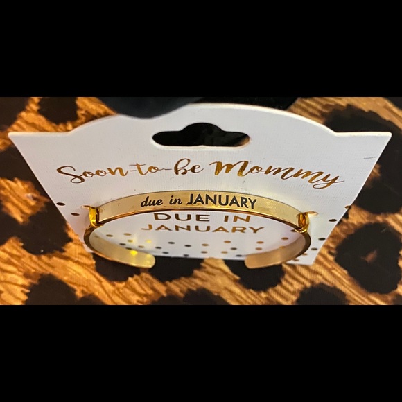 BNWT 18k Gold or Silver ‘Due in Month’ Bracelets by SOON TO BE MOMMY, Maternity - Picture 1 of 8